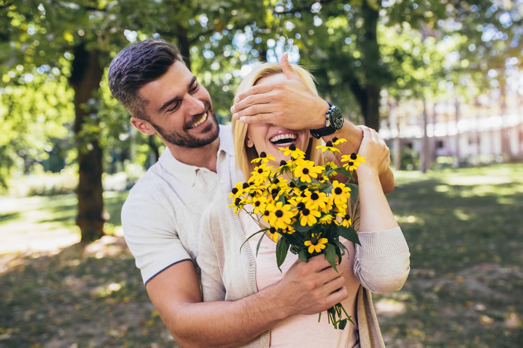 Cómo Sorprender a tu Pareja en el Día de las Flores Amarillas